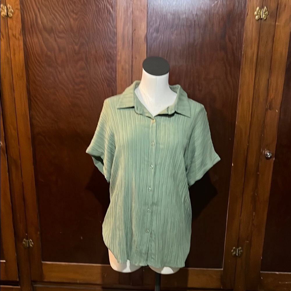 Green Button-Up Women's Top